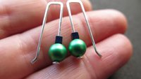 modern emerald green pearl earrings in sterling silver. blue cube hematite earrings. crystal pearl jewelry. 1 1/4" pearl drop earrings.